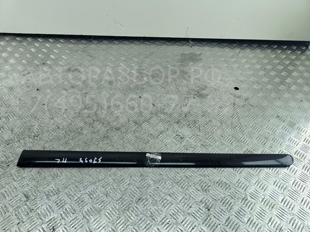 Молдинг двери передней левой