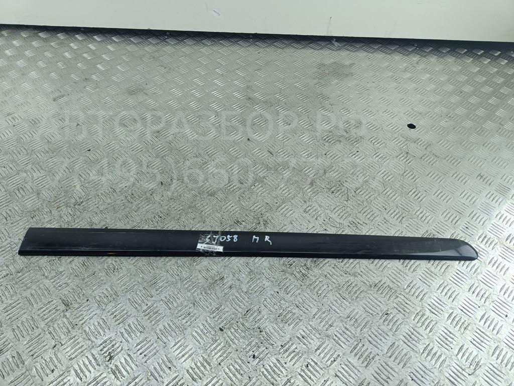 Накладка двери передней правой