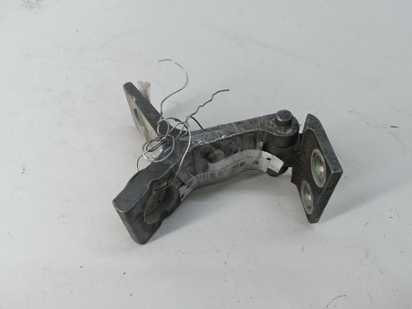 Петля двери