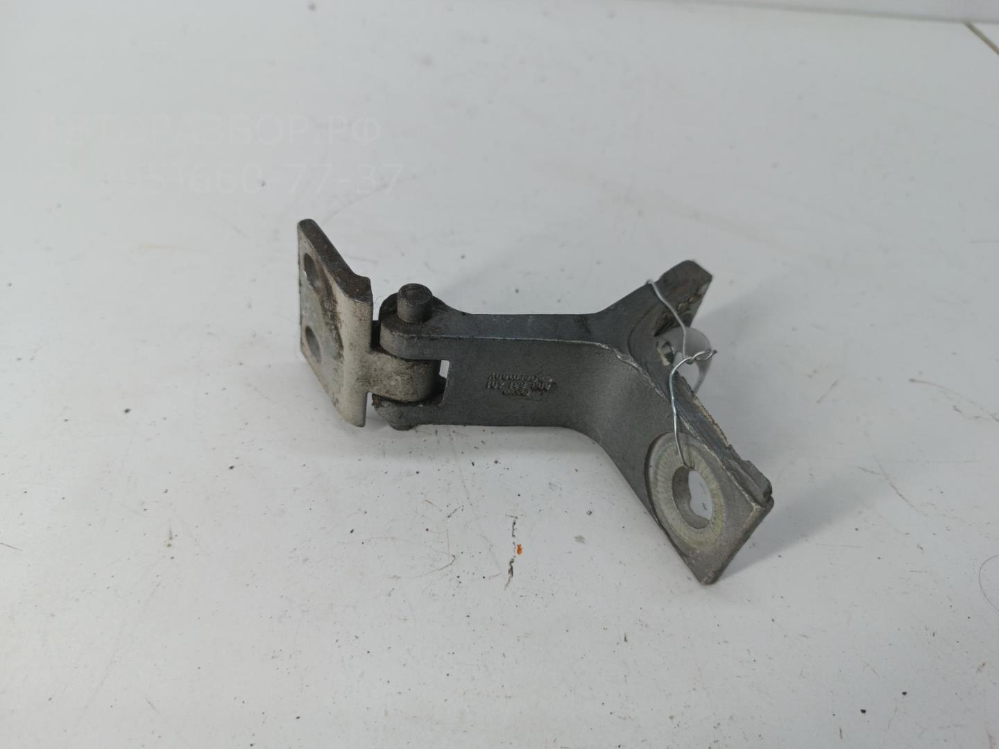 Петля двери