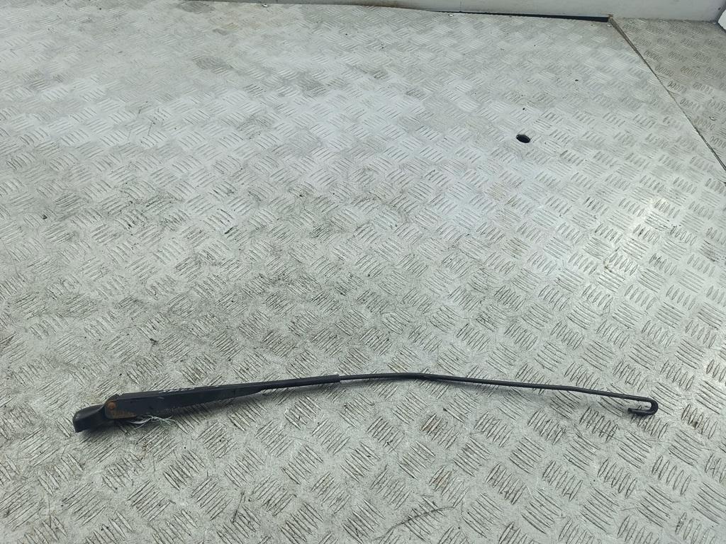 Поводок стеклоочистителя передний правый