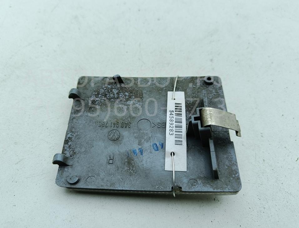 Отражатель передний правый у фары