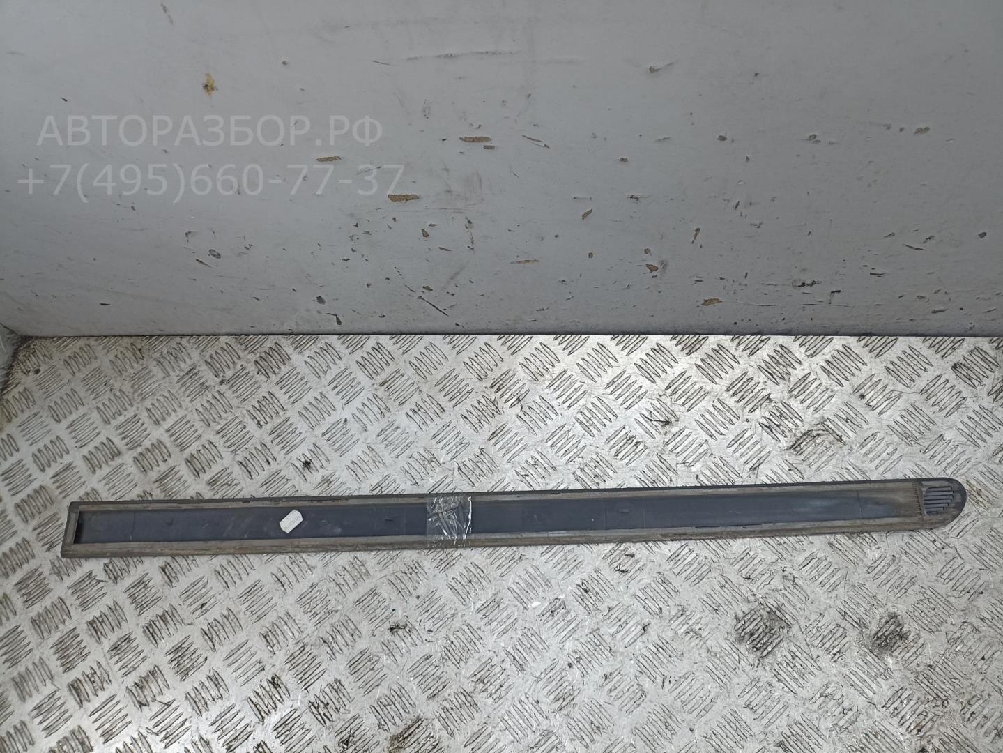 Накладка двери передней правой