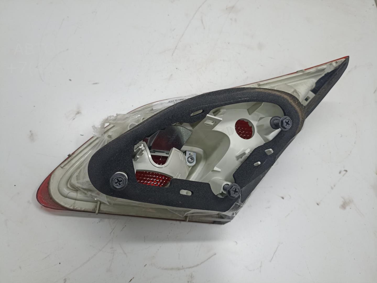 Фонарь задний внутренний левый