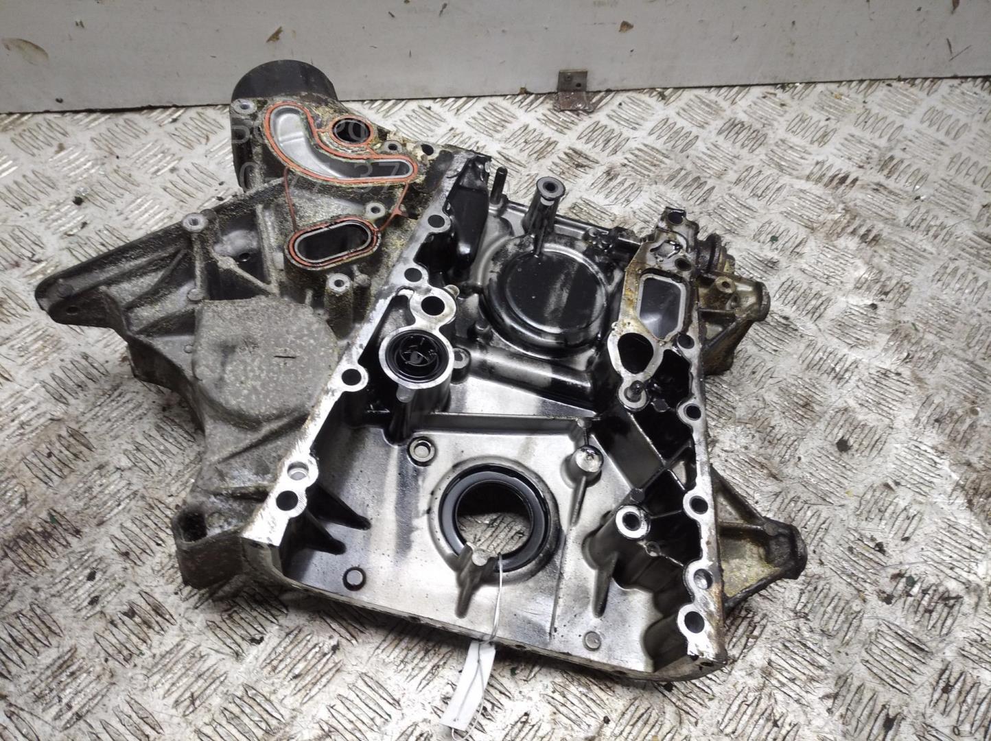 Крышка двигателя передняя