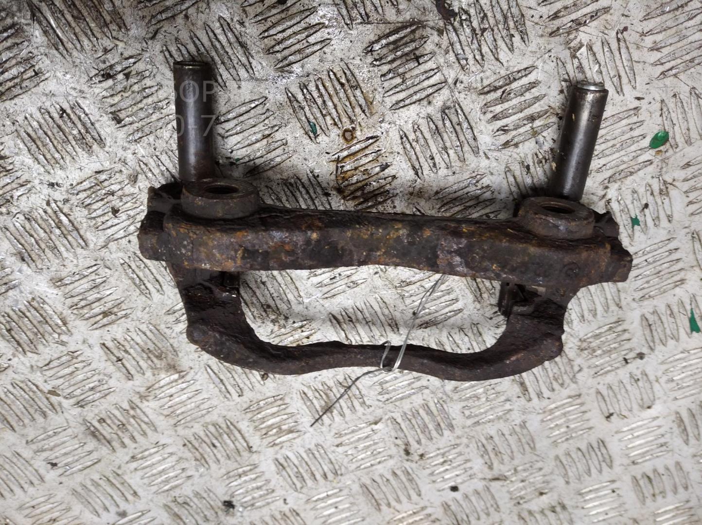 Скоба суппорта переднего