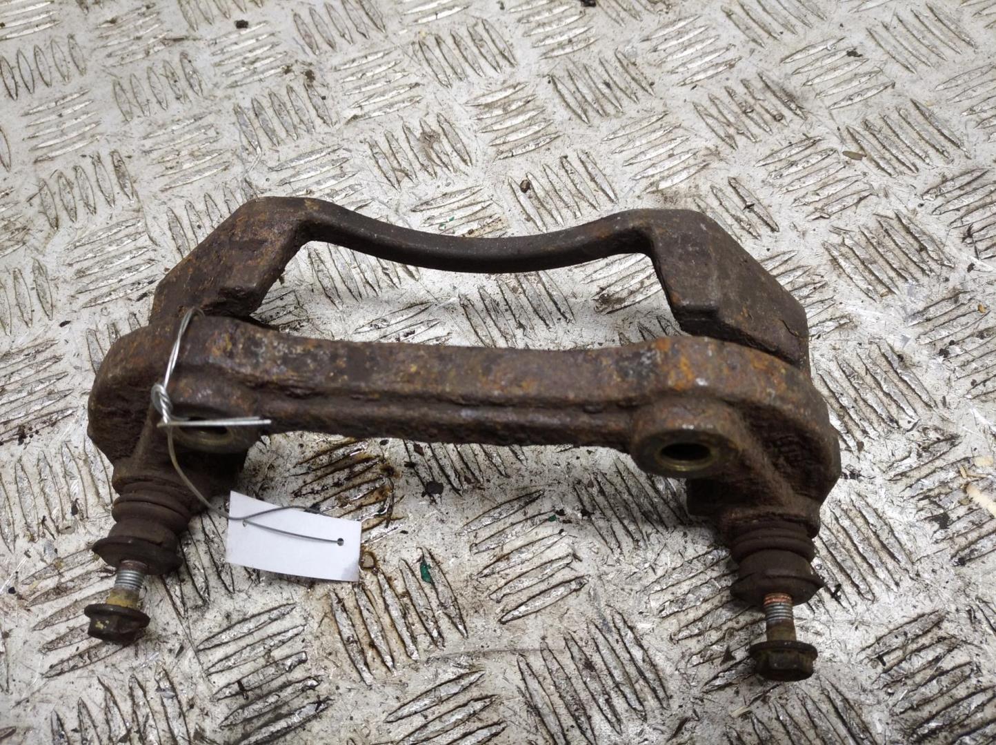 Скоба суппорта переднего