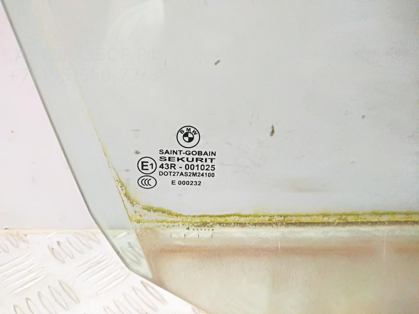 Стекло двери передней правой