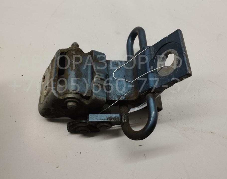 Петля двери