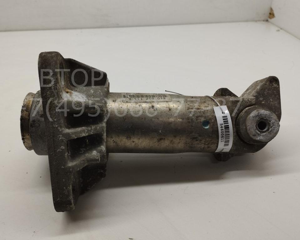 Кронштейн переднего бампера левый