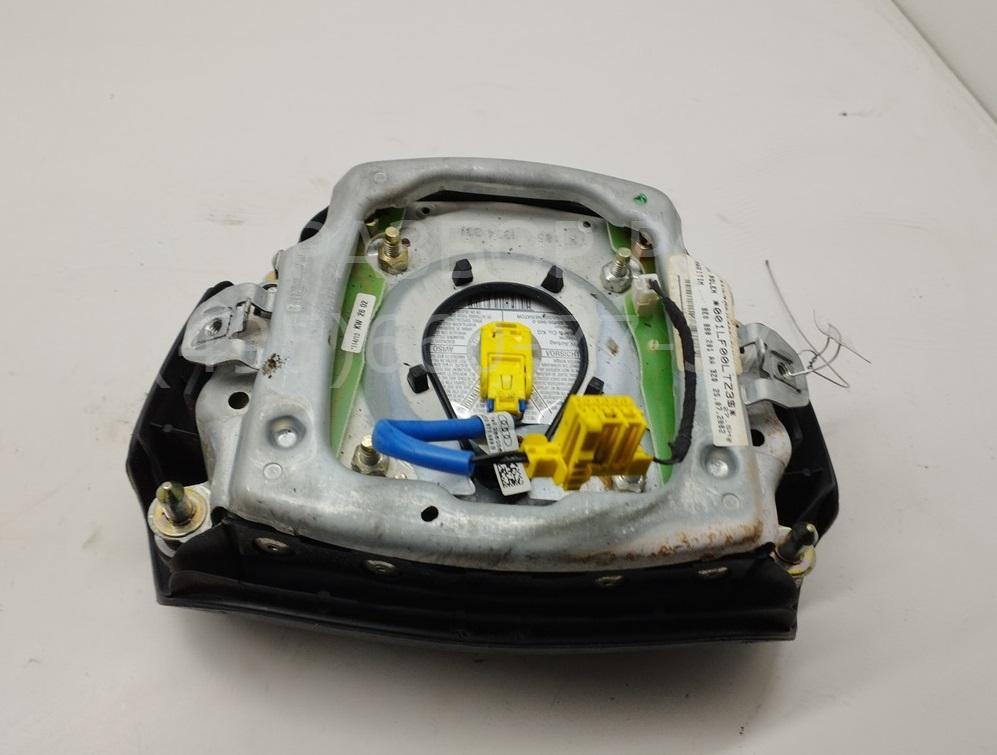 Подушка безопасности в рулевое колесо