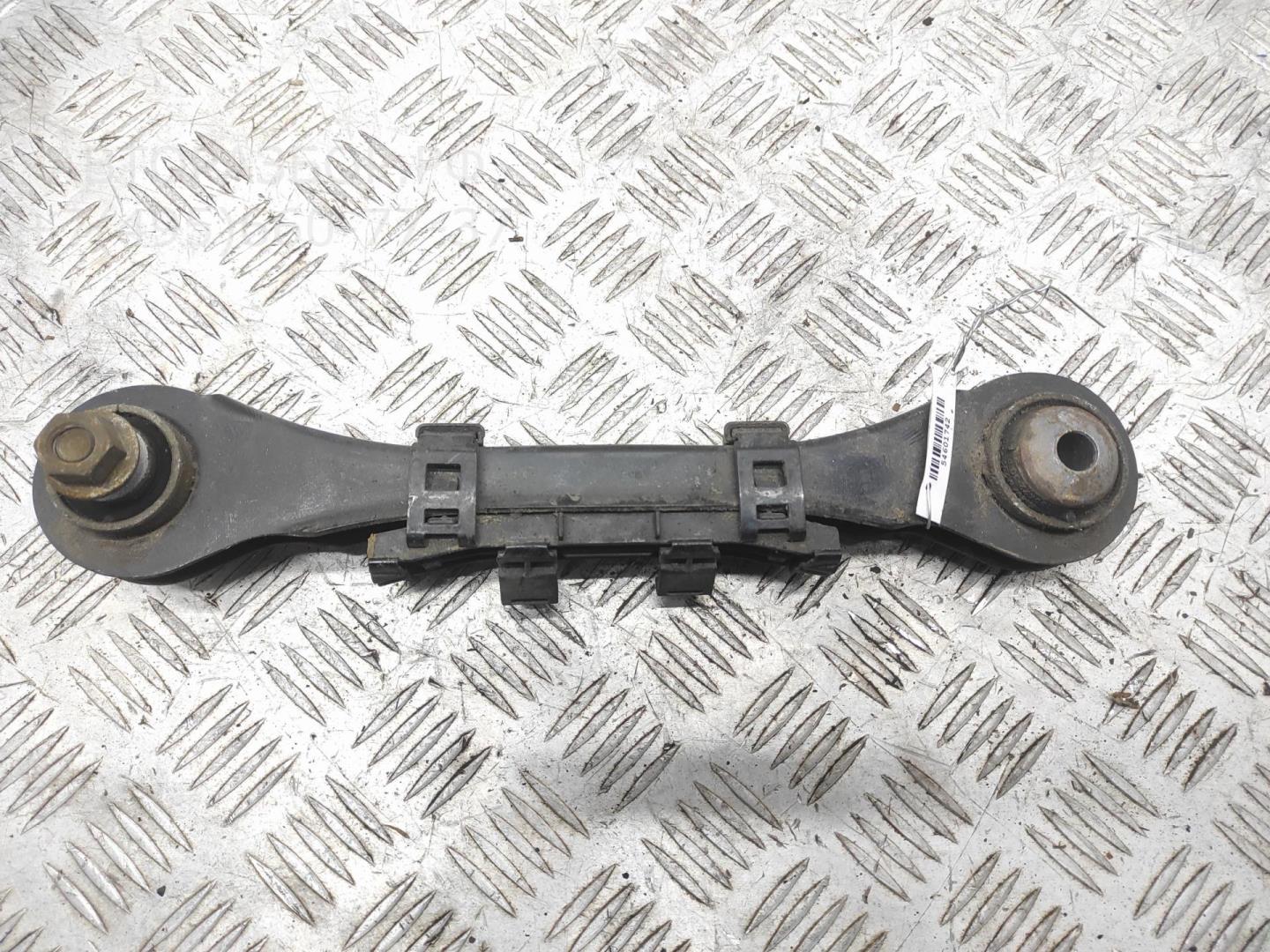 Рычаг задний правый