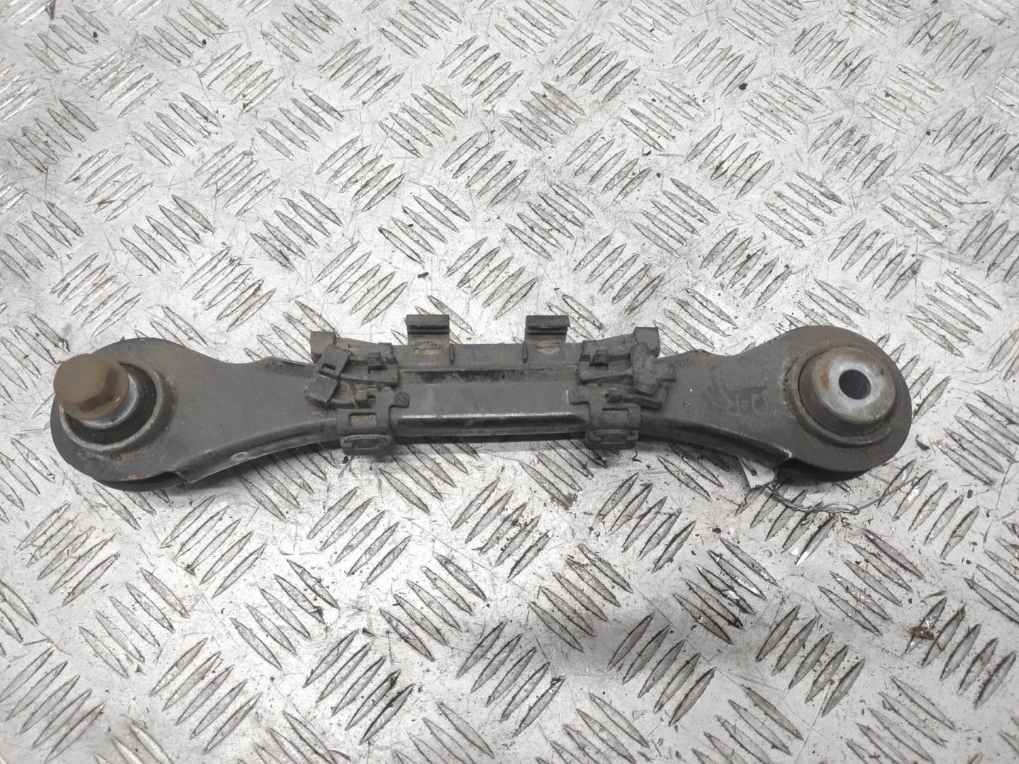 Рычаг задний правый