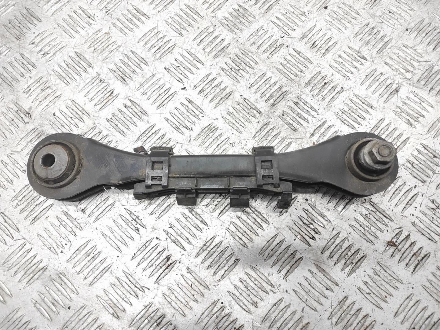 Рычаг задний левый