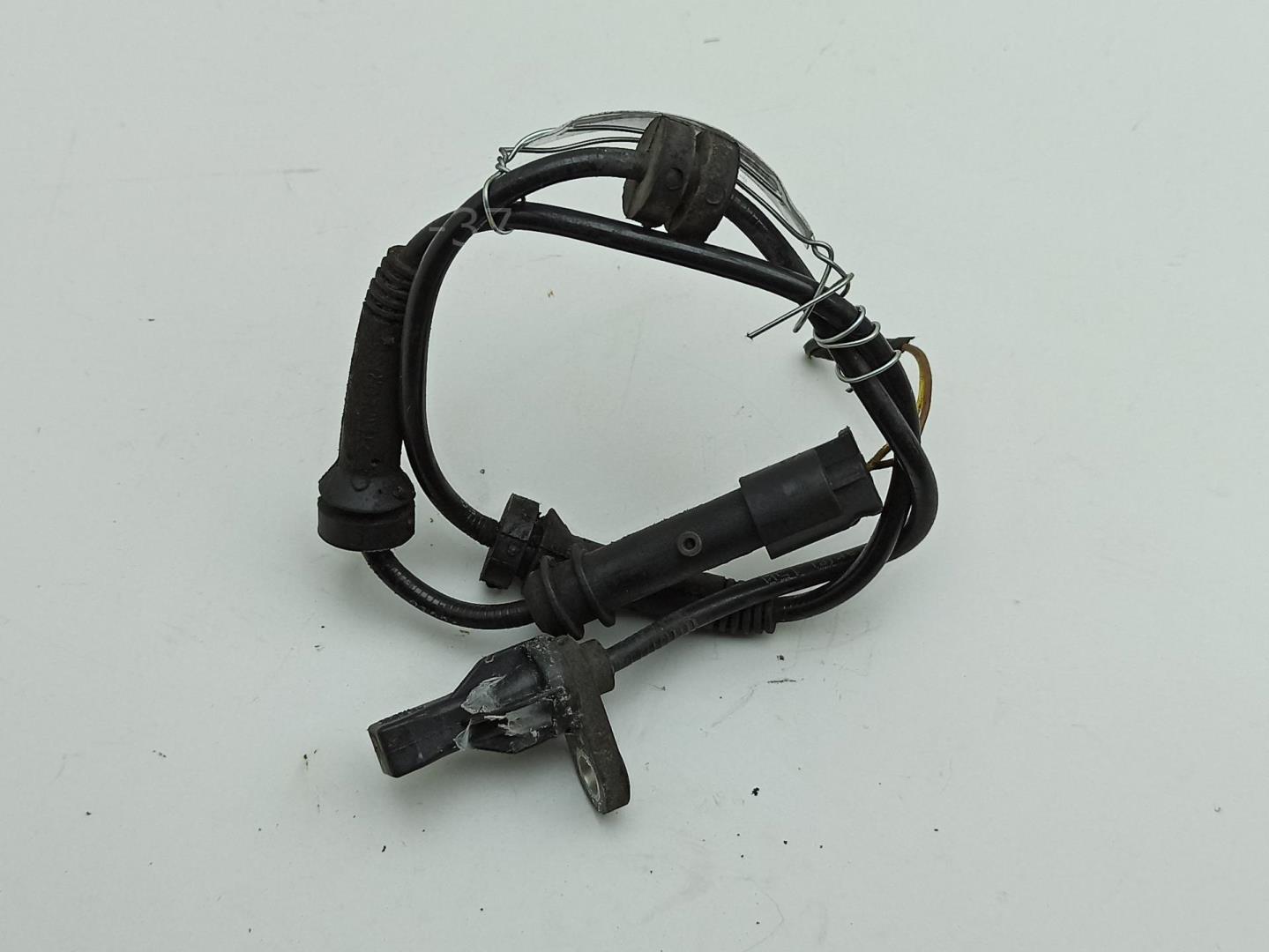 Датчик ABS передний