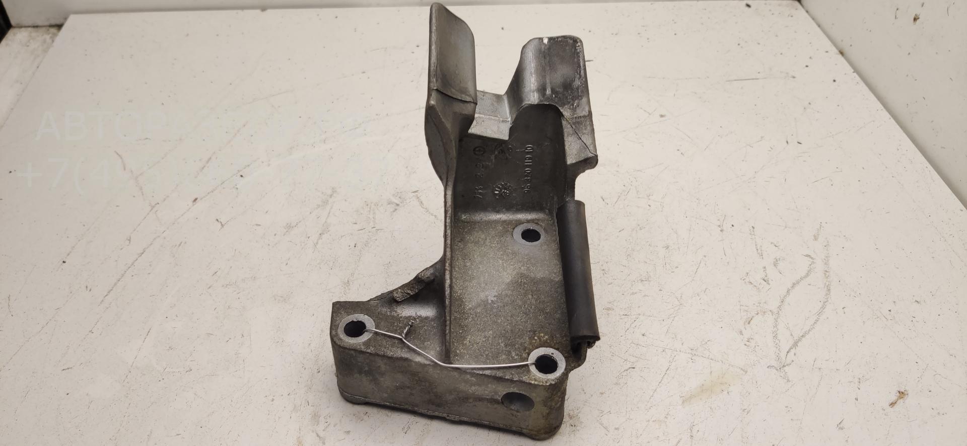 Кронштейн (сопут. товар)