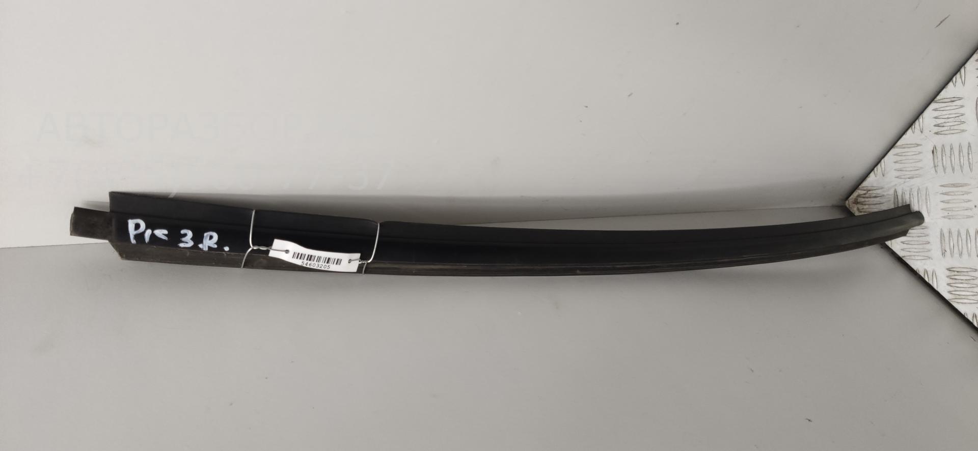 Накладка стекла заднего правого