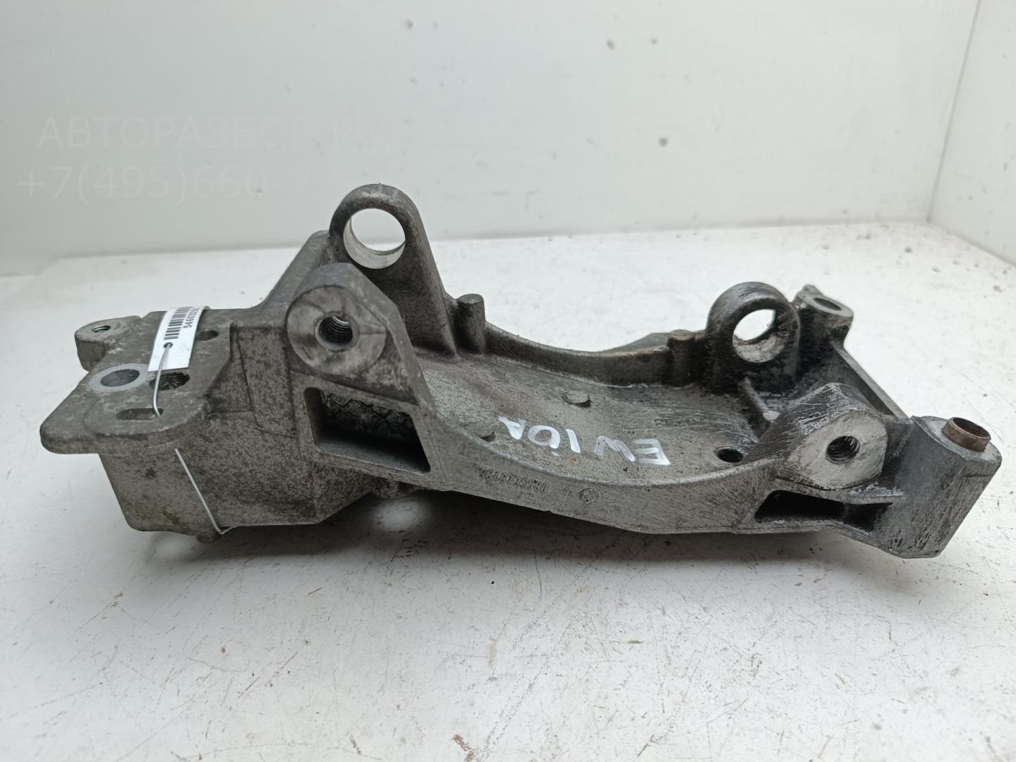 Кронштейн генератора