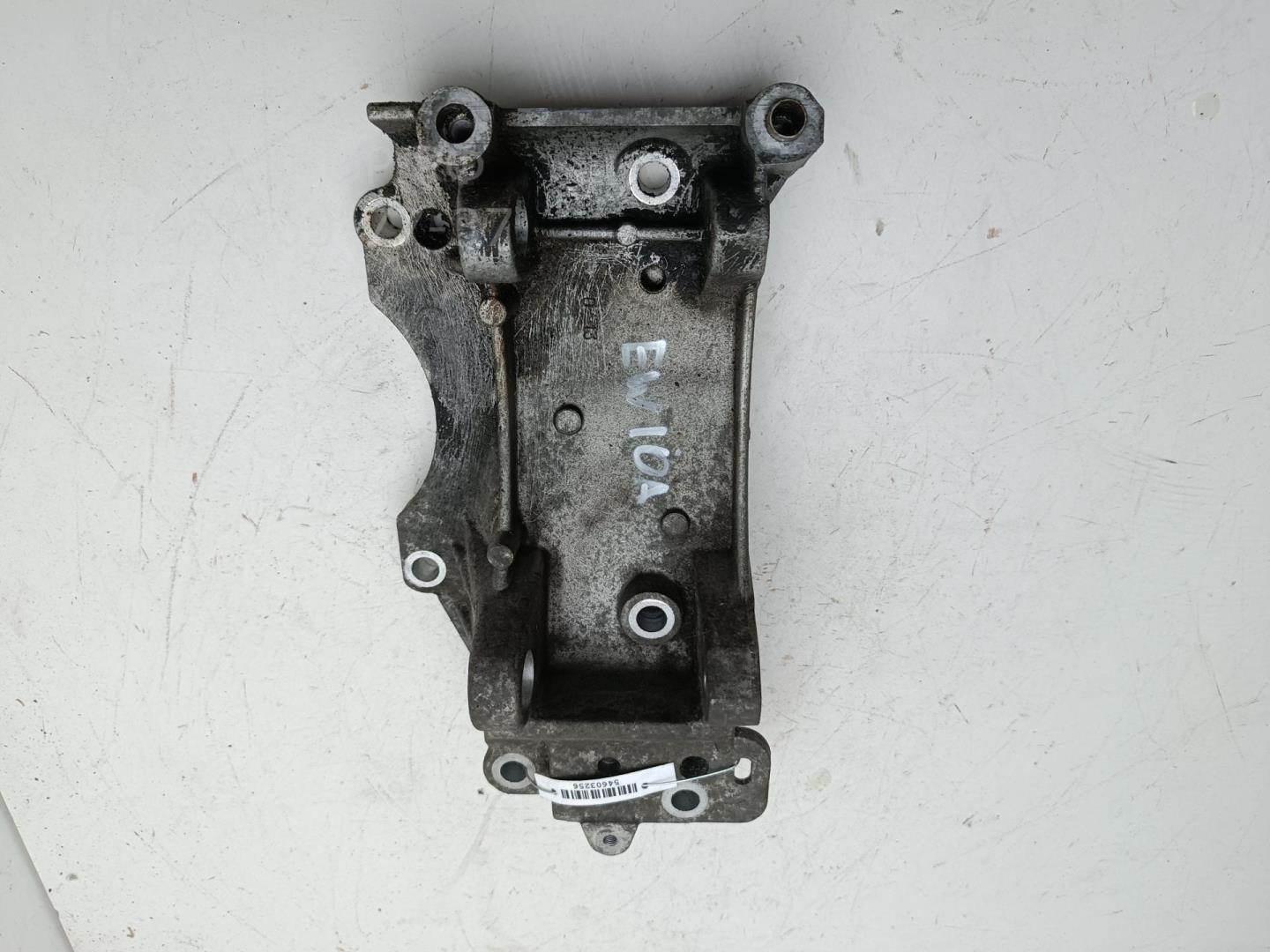 Кронштейн генератора