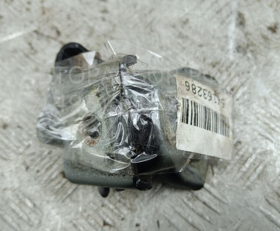 Петля двери