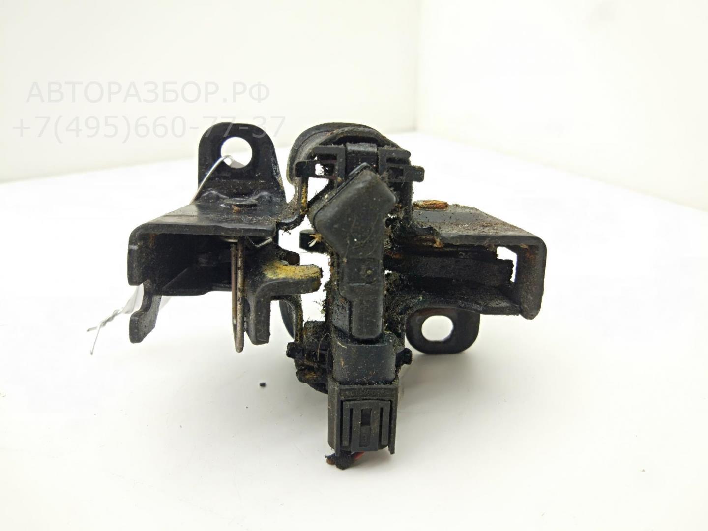 Замок капота