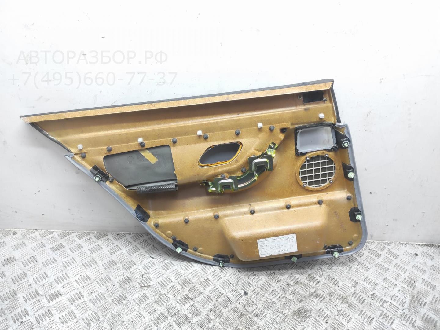 Обшивка двери задней правой