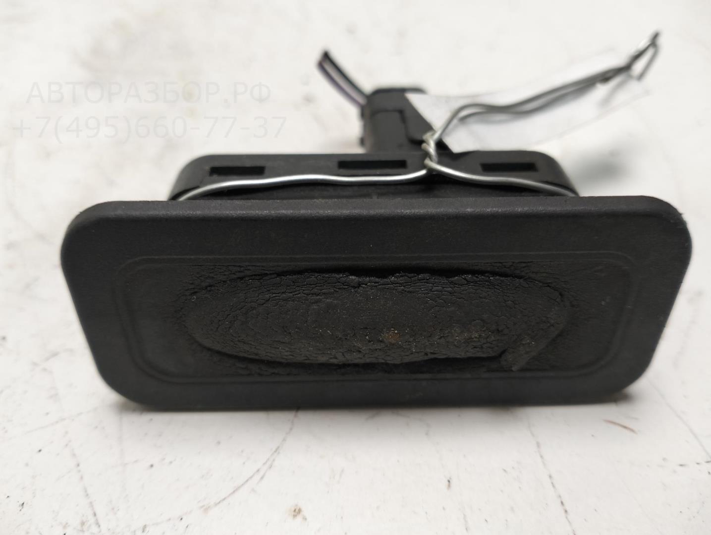 Кнопка открывания багажника