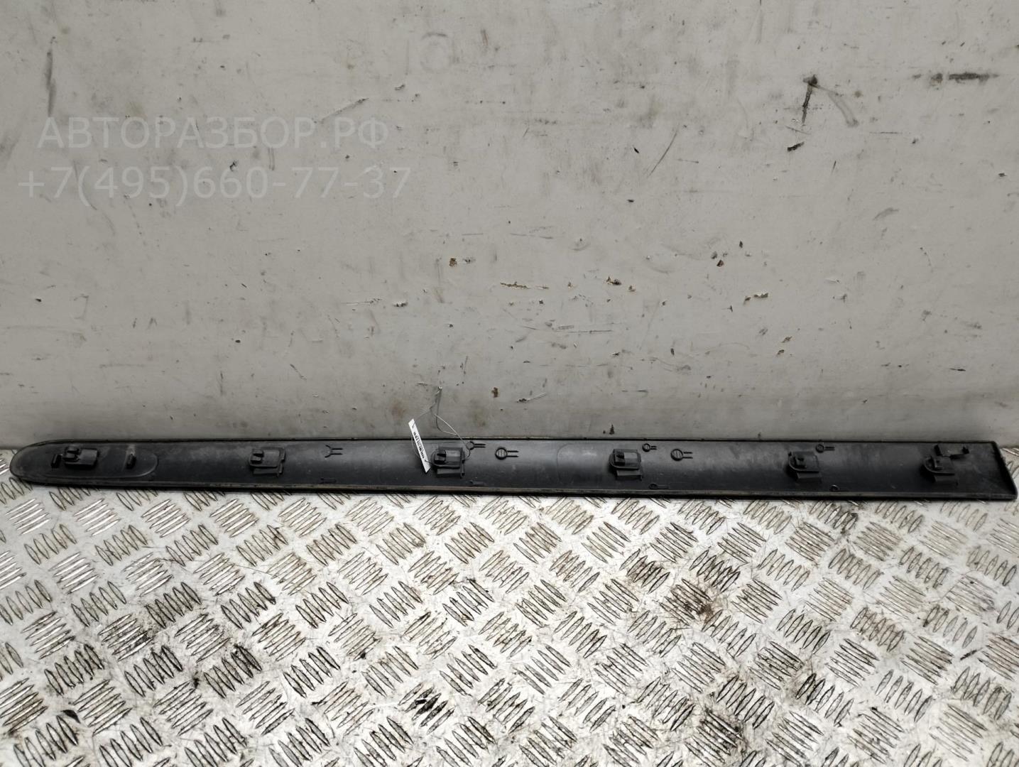 Молдинг двери передней левой