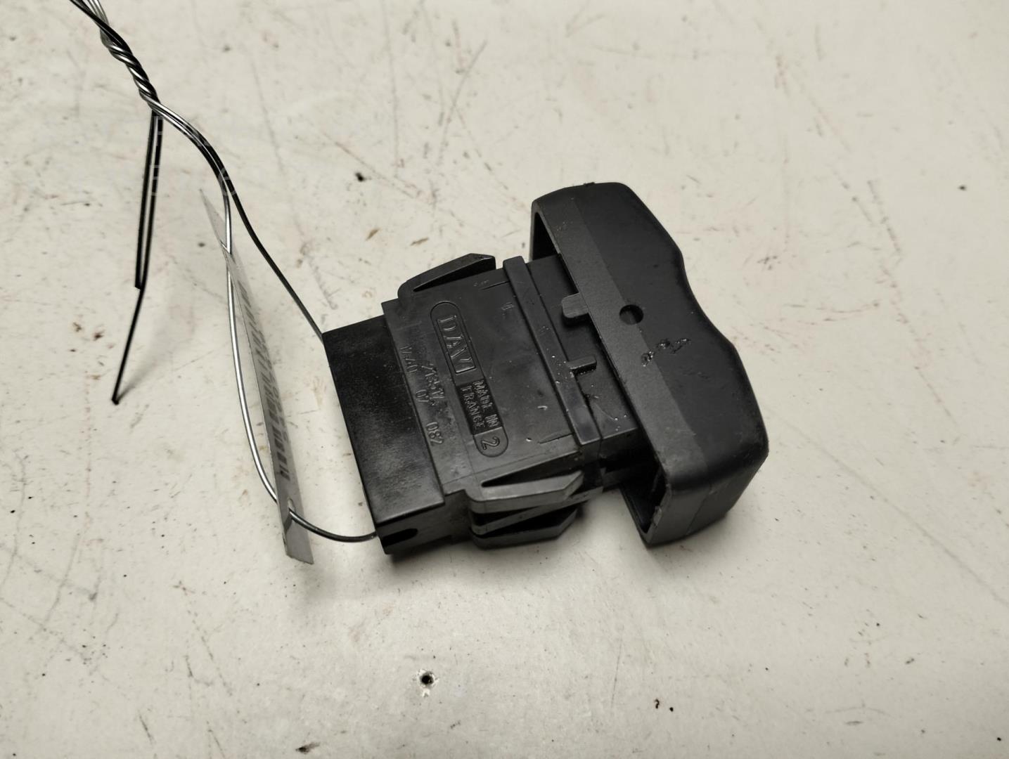 Кнопка центрального замка