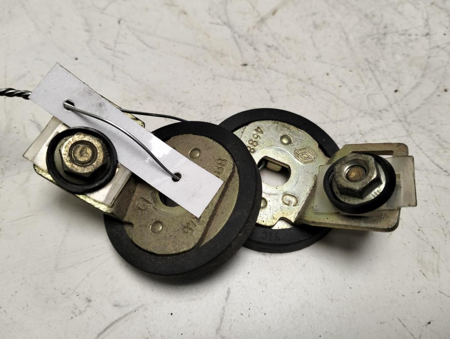 Петля крышки багажника