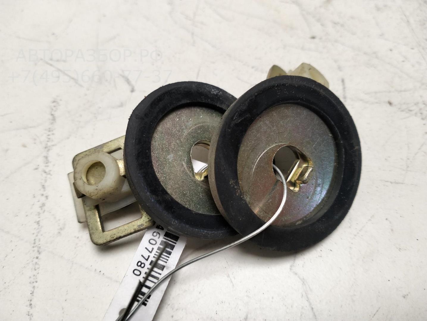 Петля крышки багажника