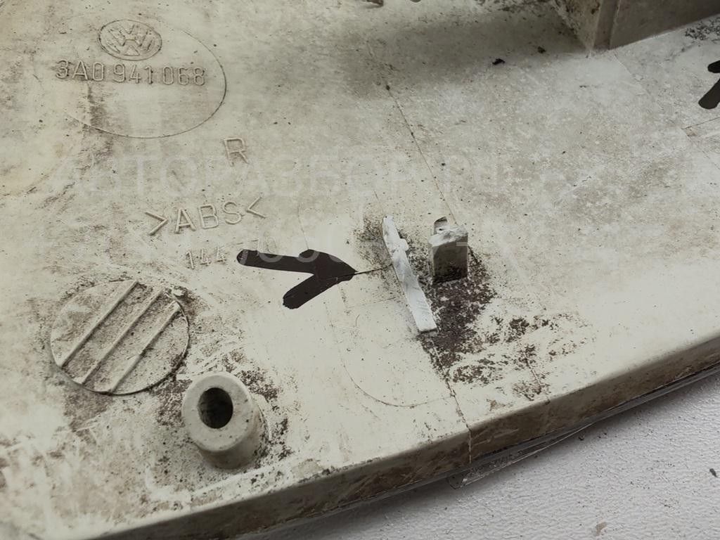 Отражатель передний левый у фары