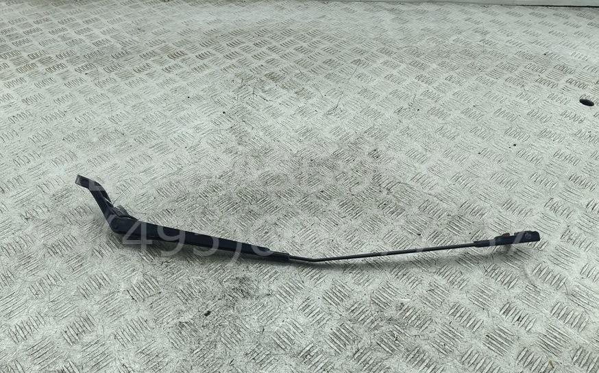 Поводок стеклоочистителя передний правый