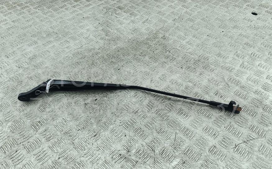 Поводок стеклоочистителя передний правый