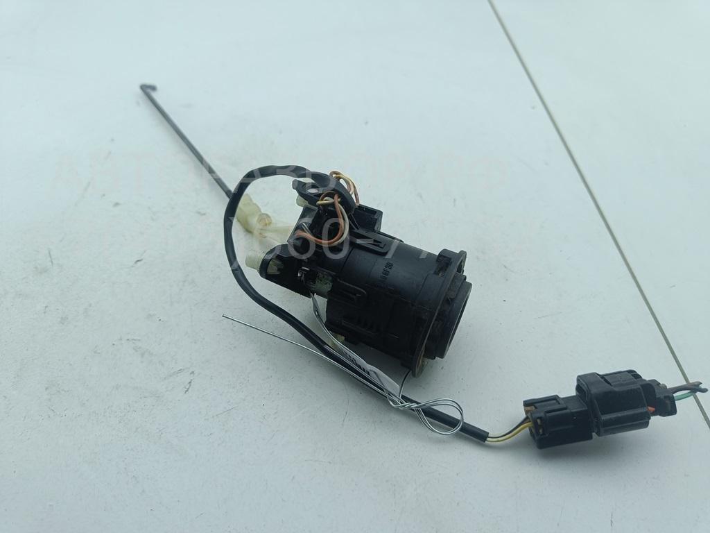 Кнопка открывания багажника