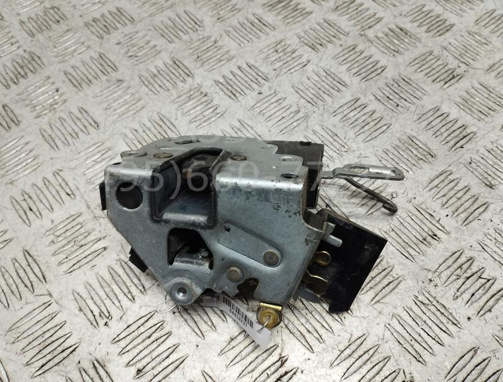 Замок двери передней левой