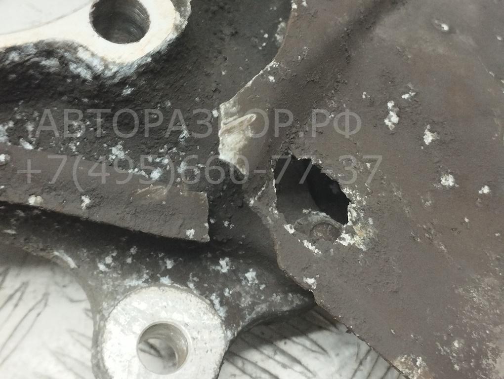 Кулак поворотный передний правый