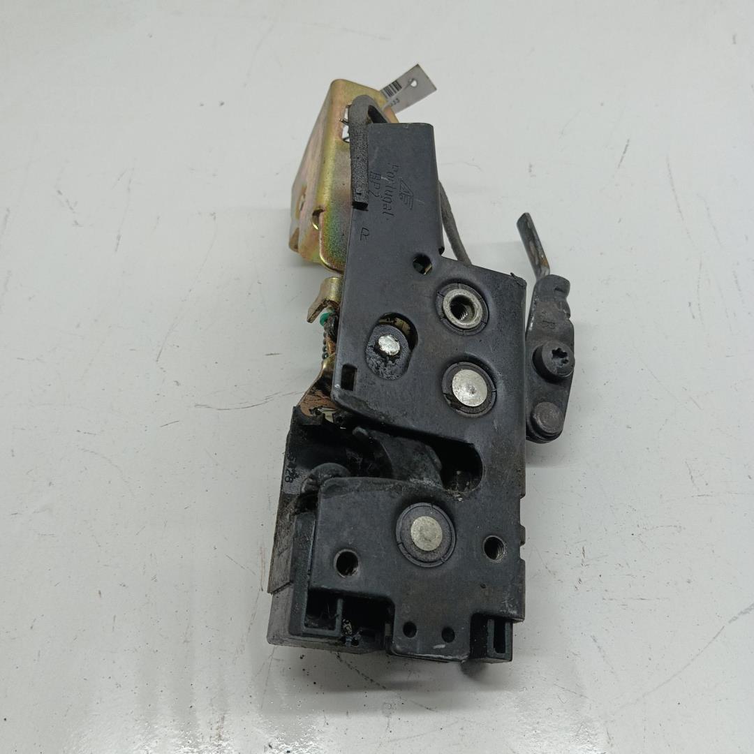 Замок двери передней правой