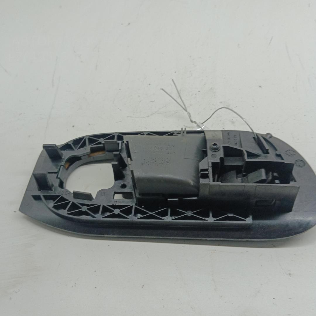 Ручка двери передней внутренняя левая