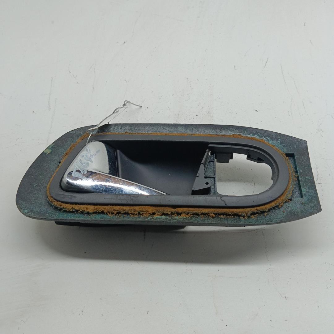 Ручка двери передней внутренняя левая