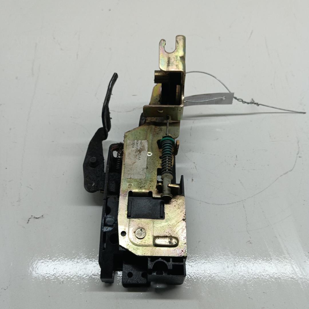 Замок двери задней правой