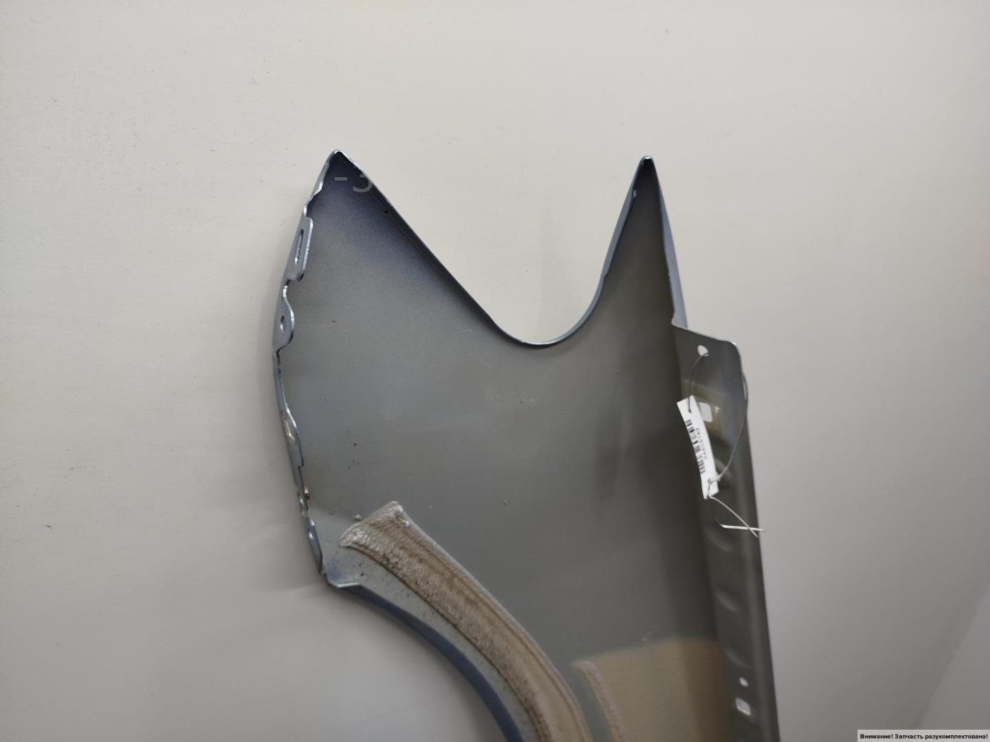 Крыло переднее правое