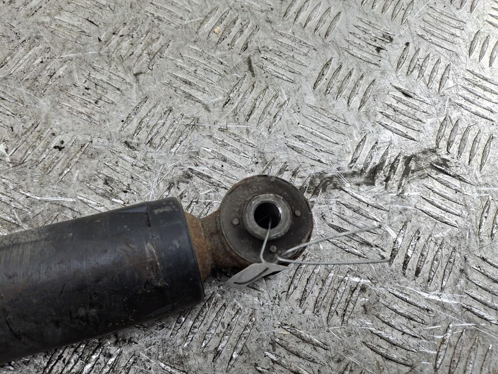 Амортизатор задний правый