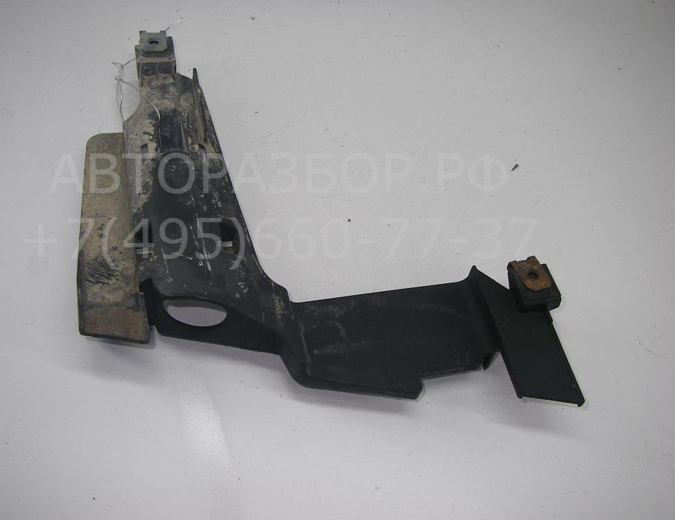 Кронштейн фар правый