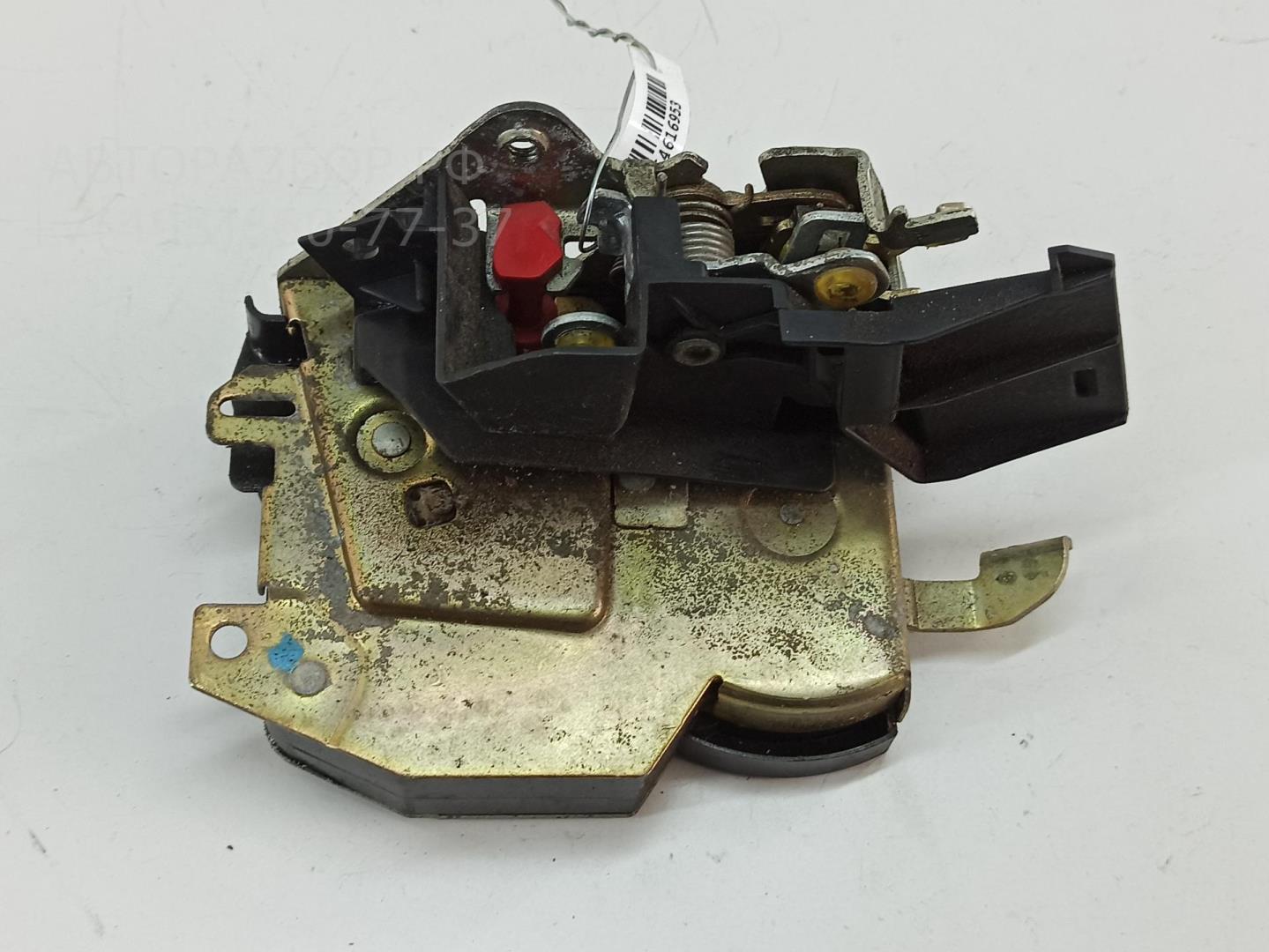 Замок двери задней левой