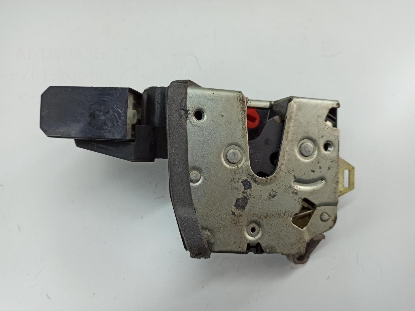 Замок двери задней левой