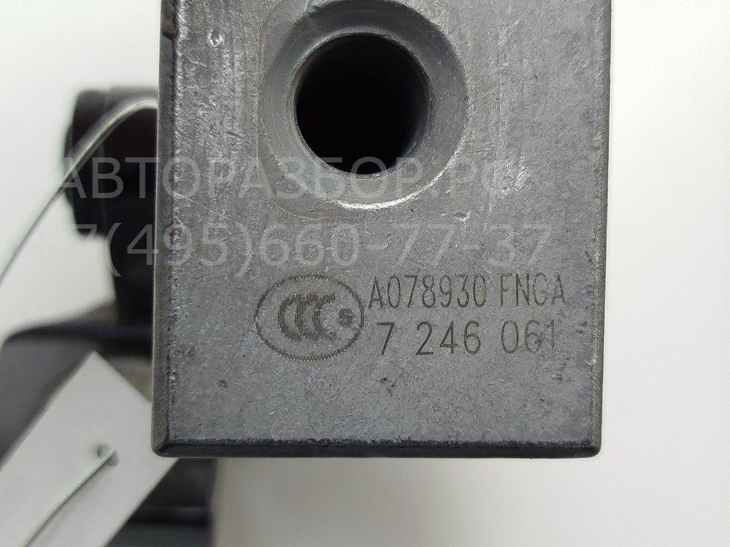 Петля двери