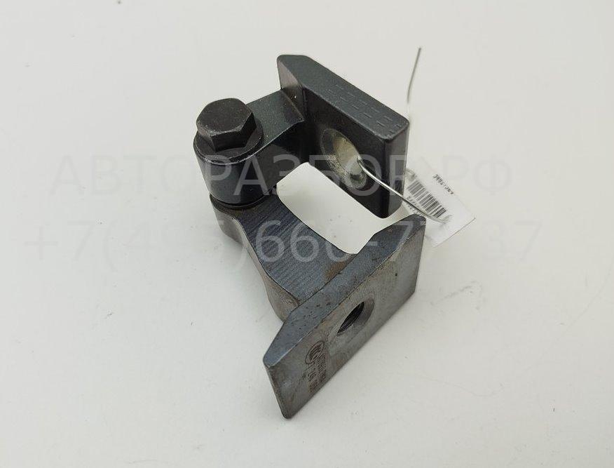 Петля двери