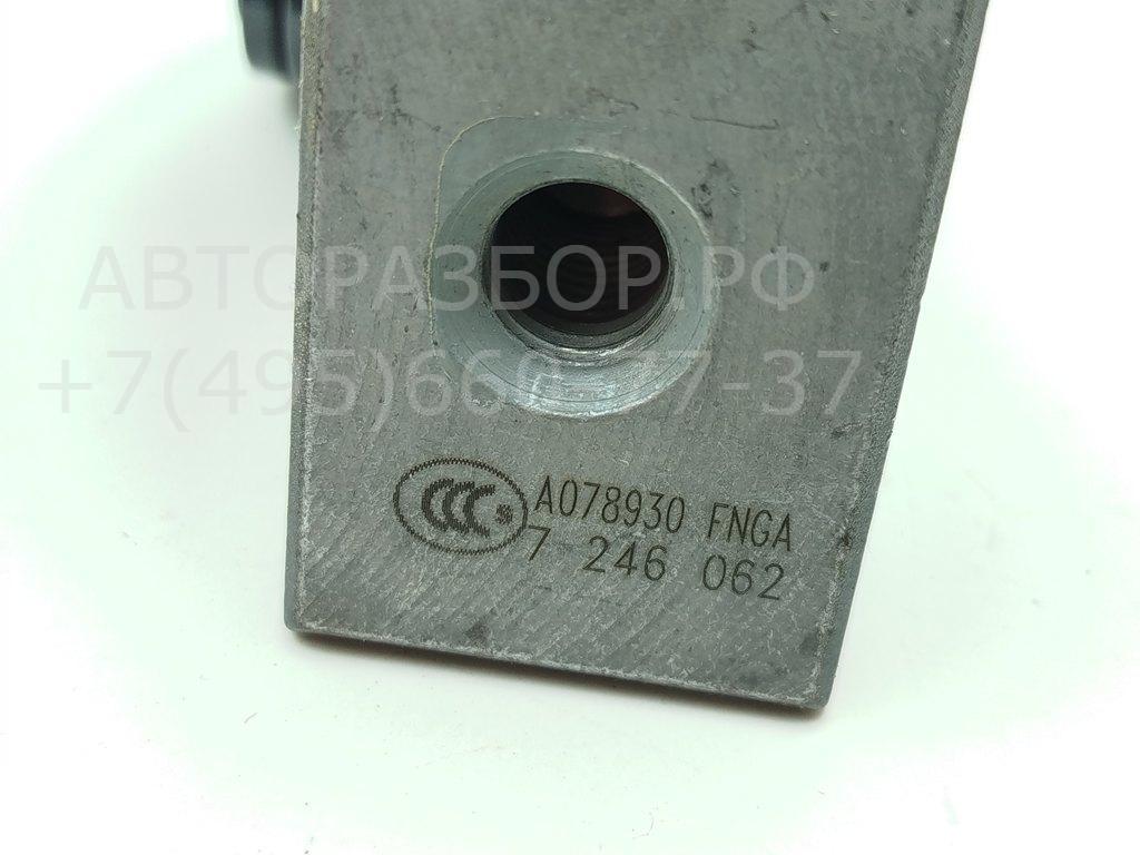 Петля двери