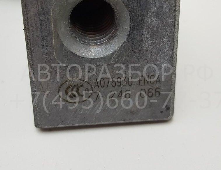 Петля двери